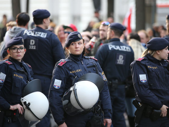 austria cacciatori di no vax