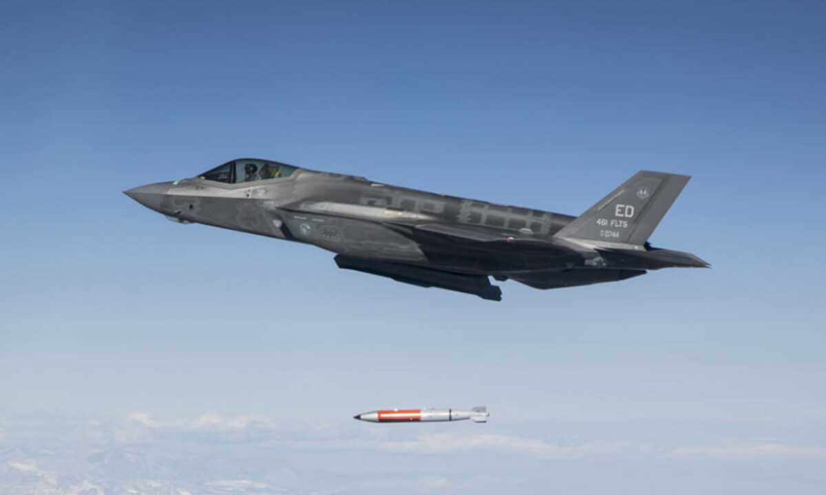 Aereo F15E effettua un test di lancio