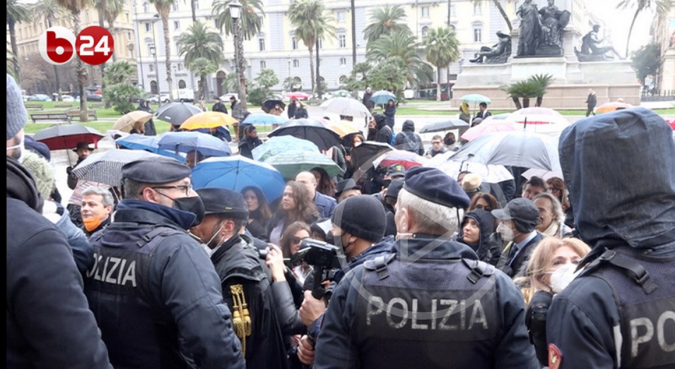 Avvocati respinti dalla polizia davanti alla cassazione