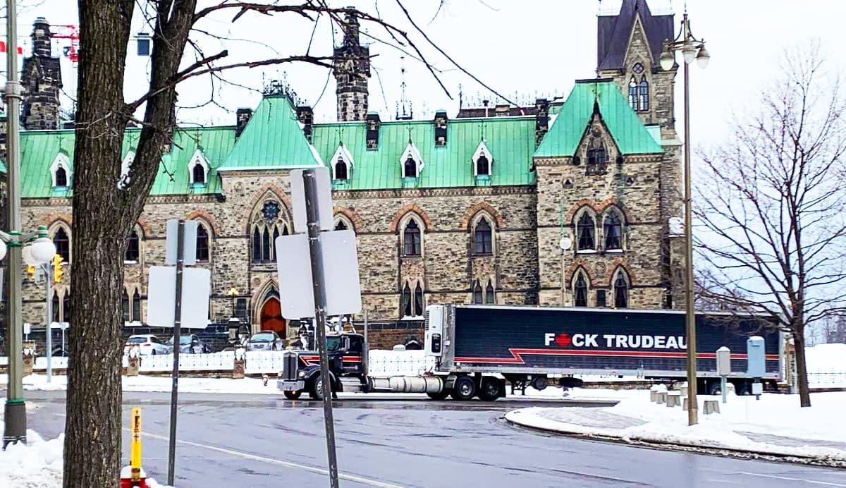 I primi camion arrivano a Ottawa