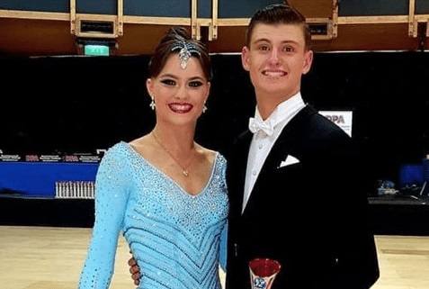 ballerino inglese Maxwell Harrison 21 anni grave pericardite dopo la seconda dose del vaccino covid Pfizer