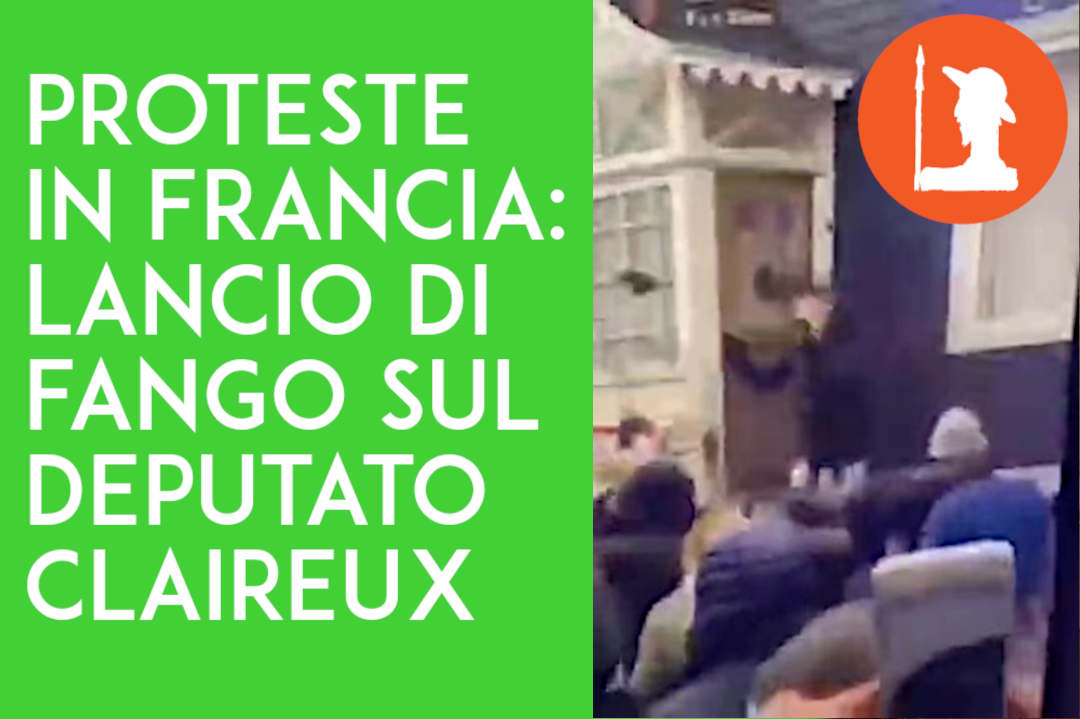 I manifestanti tirano fango sul deputato Stéphane Claireaux a Saint-Pierre-et-Miquelon