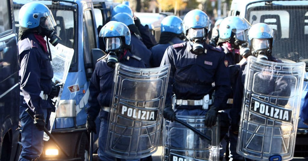 Lettera aperta ai monopolisti della violenza