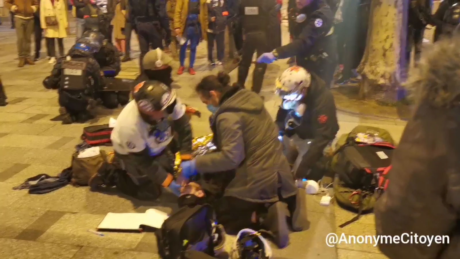 ADESSO Ferito grave al Convoi de la Liberté, Parigi