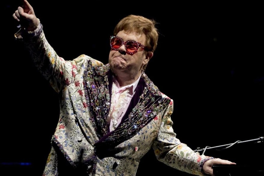 Elton John ha il Covid nonostante la terza dose
