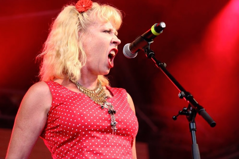 Hazel O’Connor in coma per emorragia cerebrale un mese dopo la terza dose