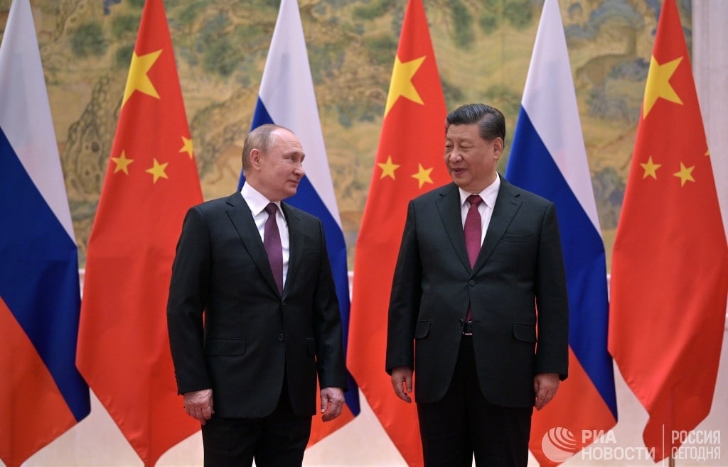 Il presidente russo Vladimir Putin partecipa a un incontro con il presidente cinese Xi Jinping a Pechino