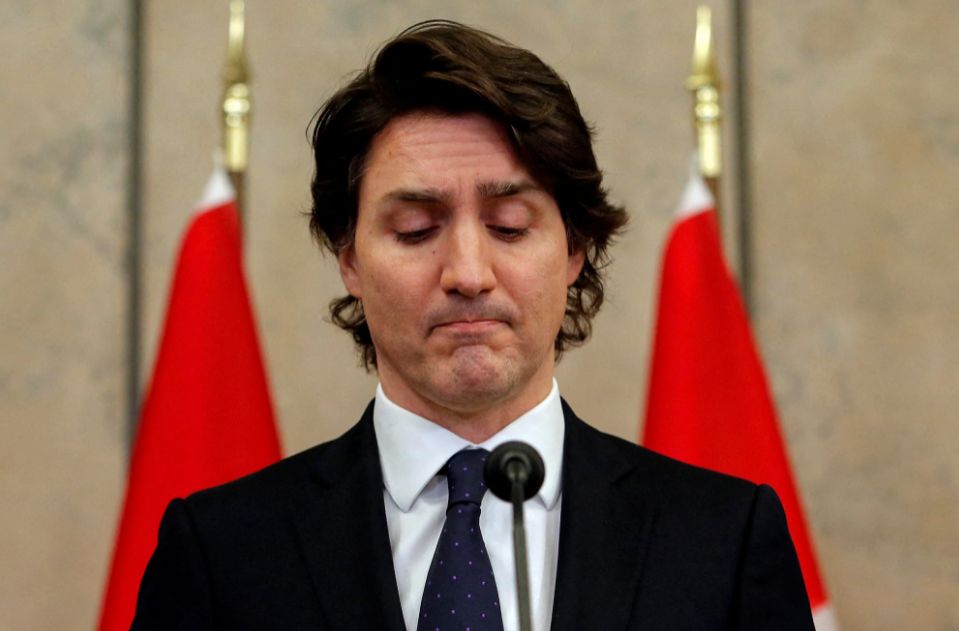 Trudeau chiede legge marziale, trappola dei federali a Coutts
