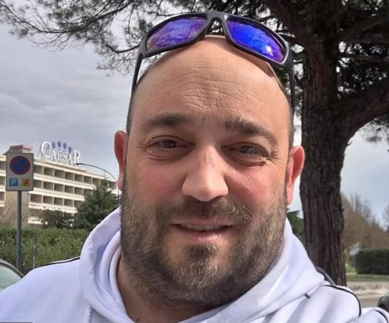 Morte improvvisa per il 38enne Daniele Roncolato. Nell’ultimo post Facebook aveva ricevuto la terza dose