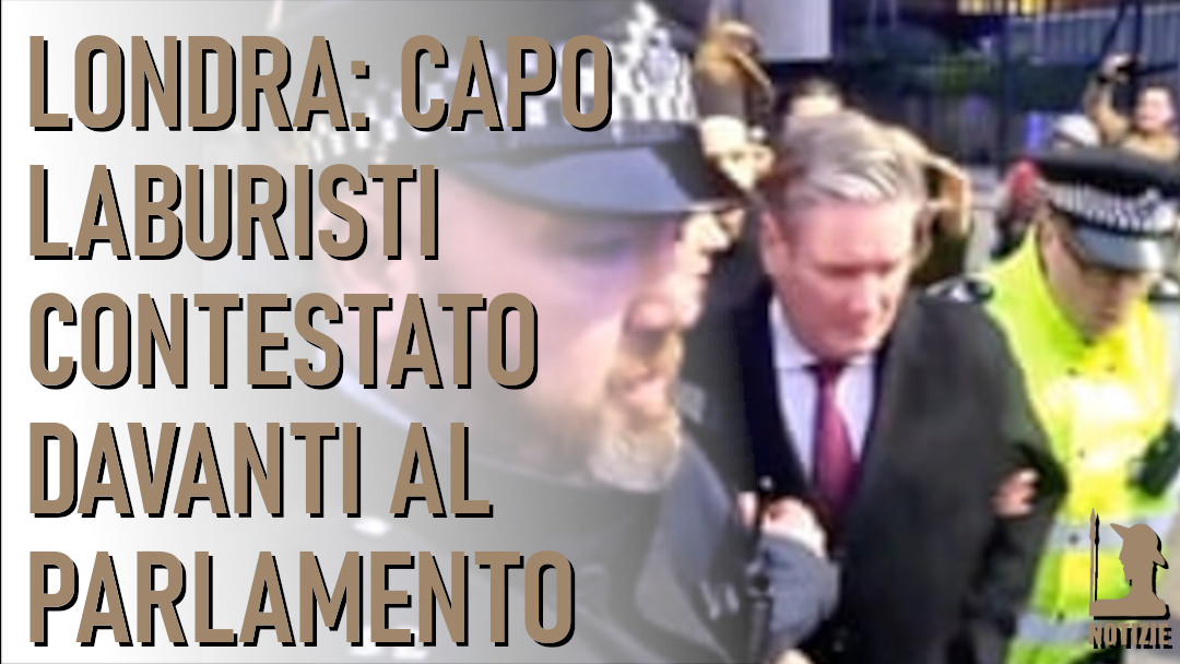 Sir Keir Starmer è stato scortato e portato via dalla polizia