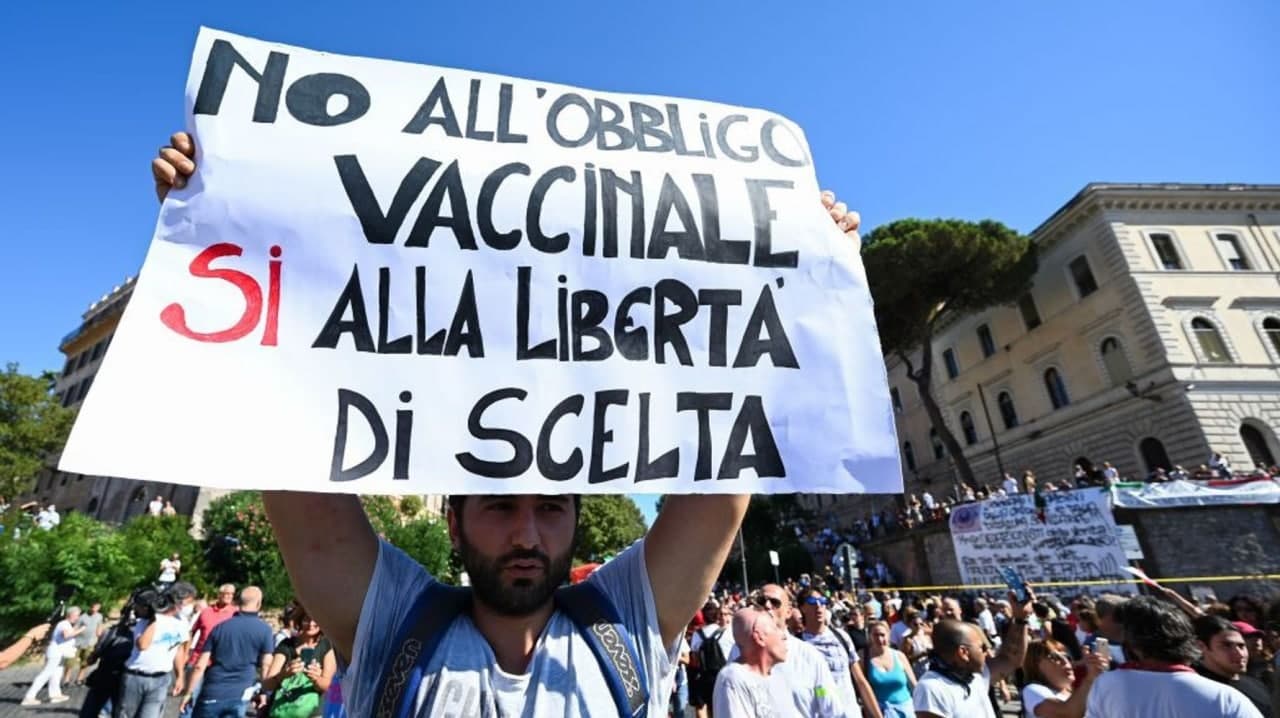 Un giovane ci scrive: "Ecco perché non mi vaccino"