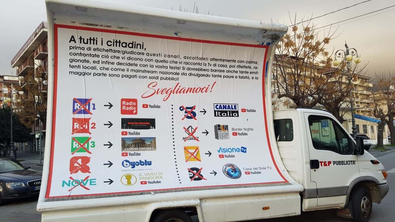 Si autofinanzia per promuovere la libera informazione: "Cittadini, svegliamoci!"
