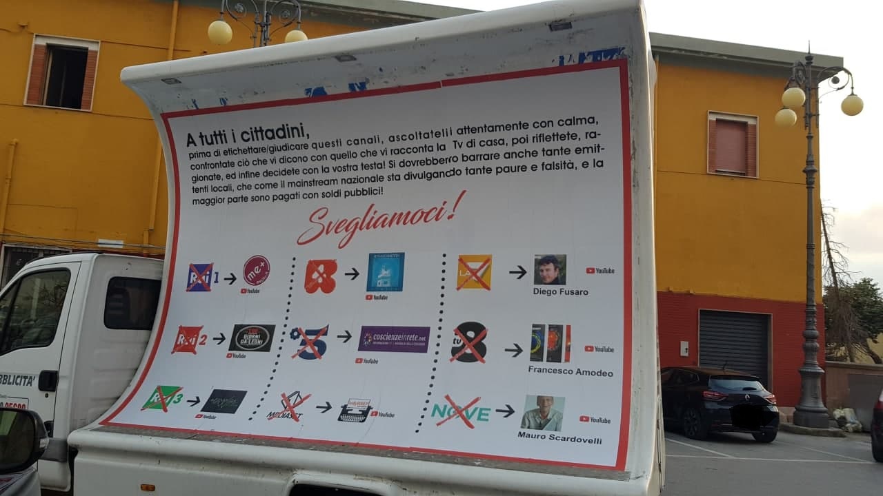 Si autofinanzia per promuovere la libera informazione: "Cittadini, svegliamoci!"