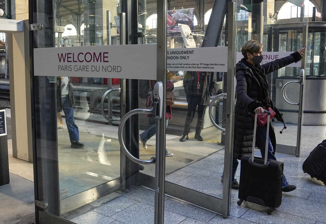 uomo-coltello-morto-gare-du-nord-parigi