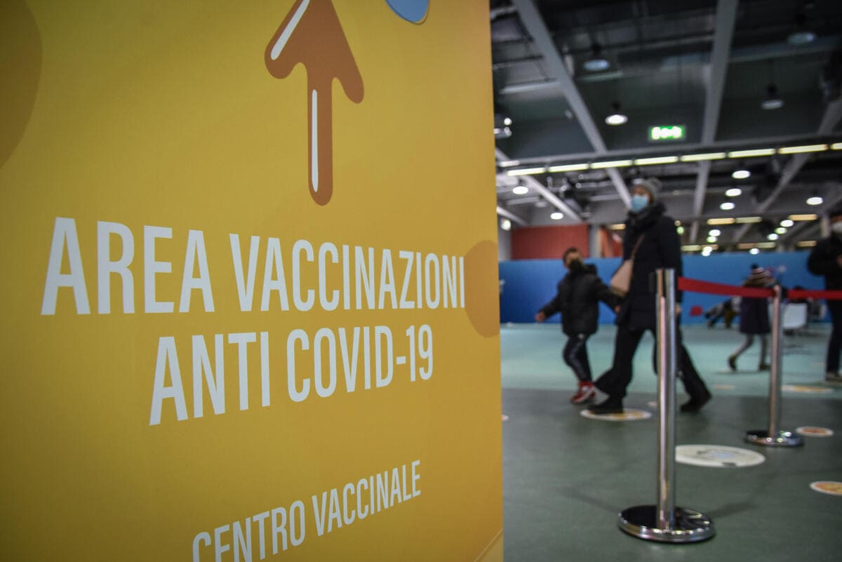 vaccini effetti avversi giovani