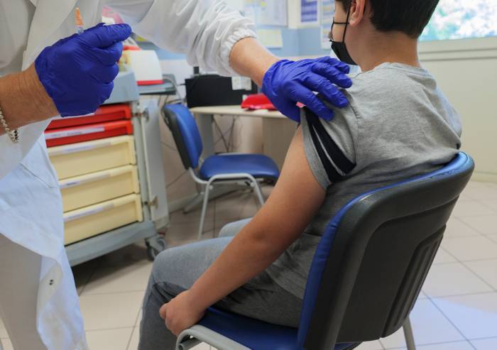 13enne con il morbo di Crohn dopo il vaccino Pfizer