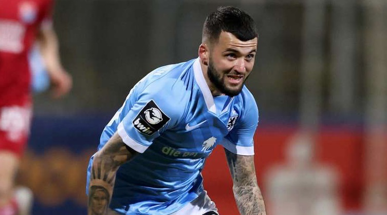 Il calciatore vaccinato Keanu Staude colpito da miocardite improvvisa