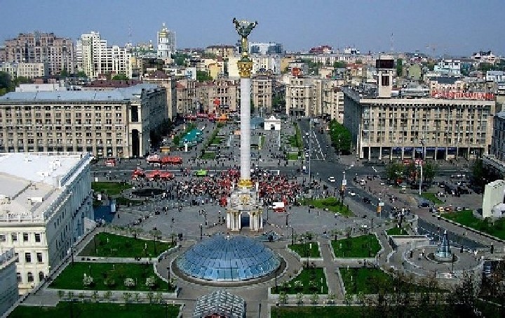 Zelensky e i fascisti: “Penderà da qualche albero sulla Khreshchatyk”