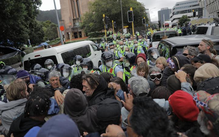 Lo sgombero di Camp Freedom intorno al parlamento di Wellington