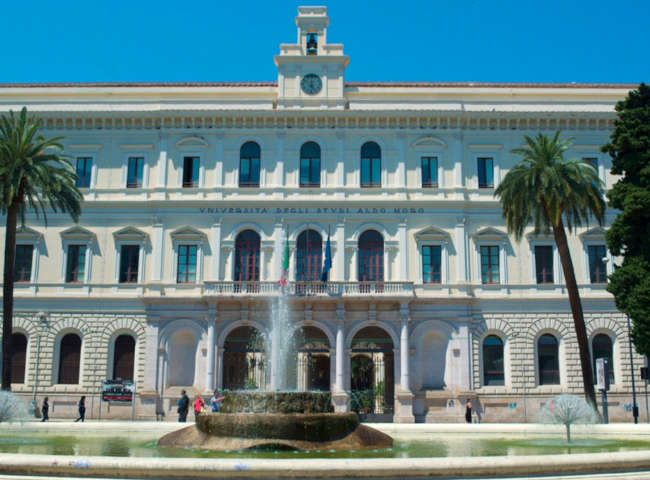 Studenti contro il Green Pass di Bari università
