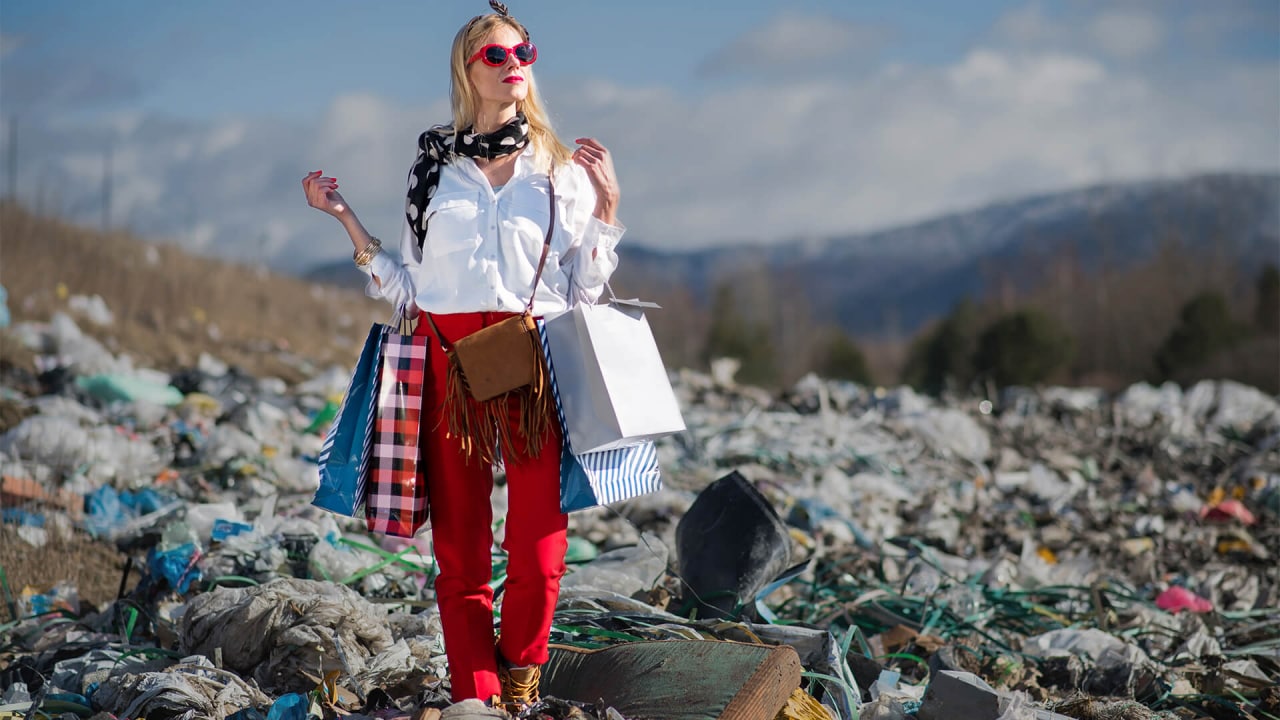 LA GREEN REVOLUTION CONTRO LA FAST FASHION, OVVERO DEVI SENTIRTI IN COLPA, SE PUOI PERMETTERTI SOLO STRACCI
