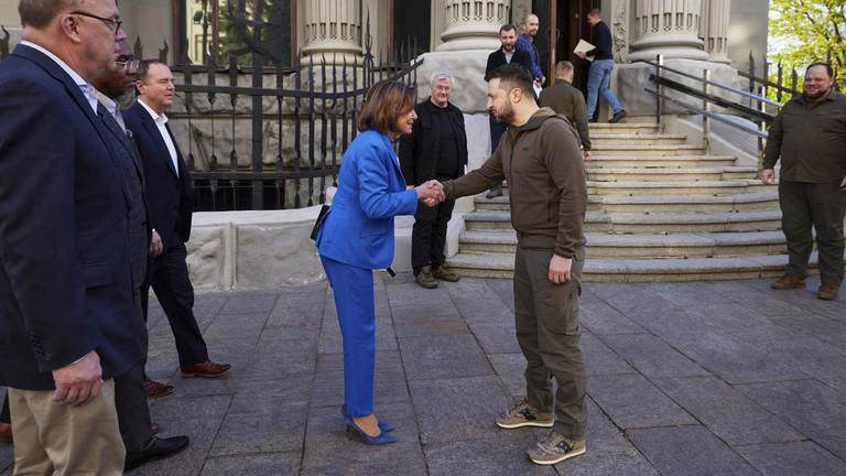 Pelosi Zelensky Kiev