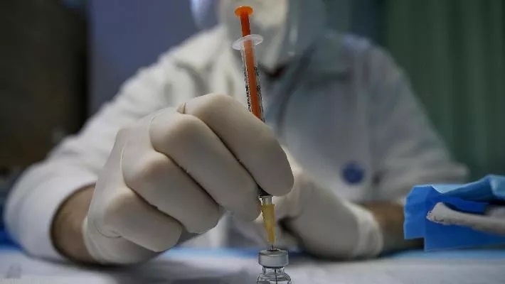 Muore dopo il vaccino Il medico specialista l’aveva sconsigliato