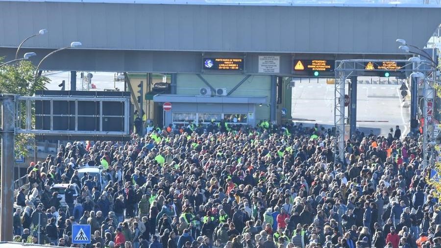Proteste porto di Trieste: già 52 provvedimenti disciplinari