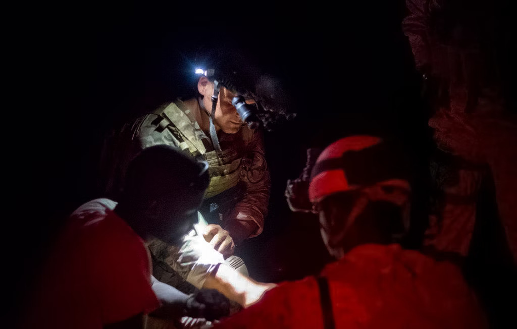 A U.S. Army Special Forces Operational Detachment Alpha team soldier, likely on a 127e mission, according to journalist Wes Morgan, is seen along with Nigerien counterparts at a Nigerien Army range on Sept. 11, 2017