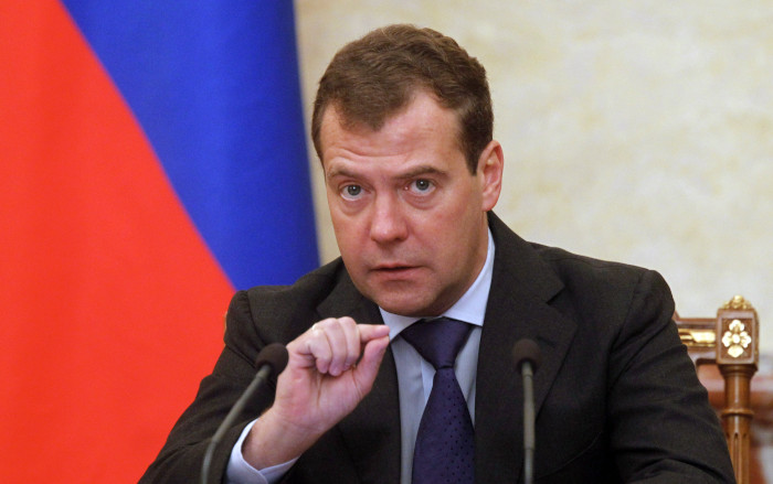 Medvedev: l’Occidente vuole distruggere la Russia