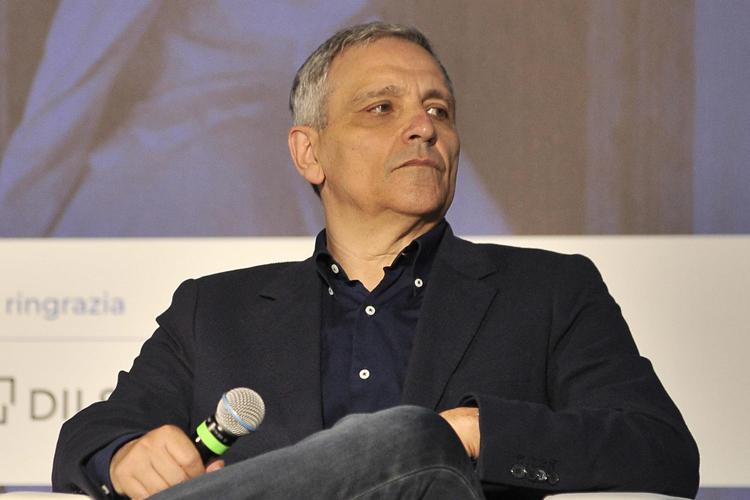 Napoli, ricoverato per infarto scrittore Maurizio De Giovanni