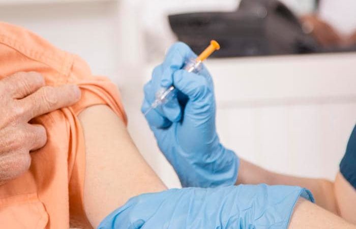 Sette mesi di dolori e bruciori. Testimonianza choc dopo il vaccino