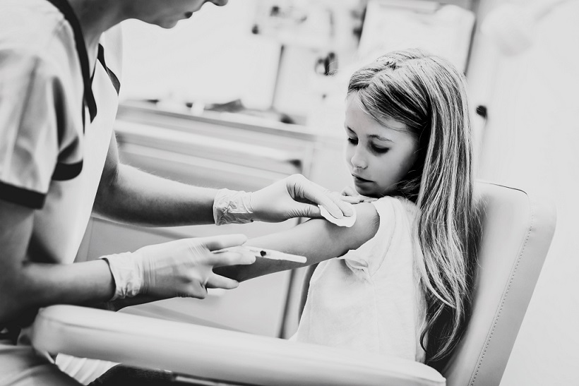 Vaccino, bambina di 9 anni morta due settimane dopo l’iniezione