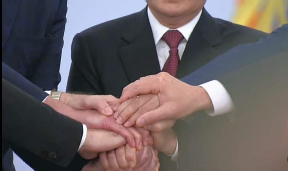 stretta di mano
