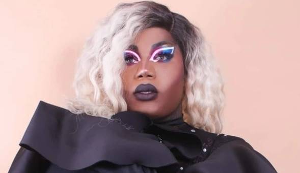 Malore sul palco, muore drag queen di 25 anni
