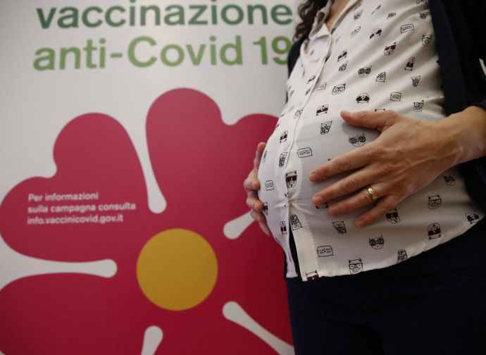 Stop inglese a vaccino in gravidanza Ora indagate in Italia