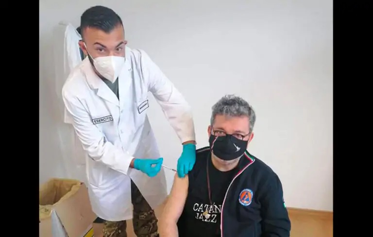 L’ex governatore calabrese Spirlì si scaglia contro il vaccino