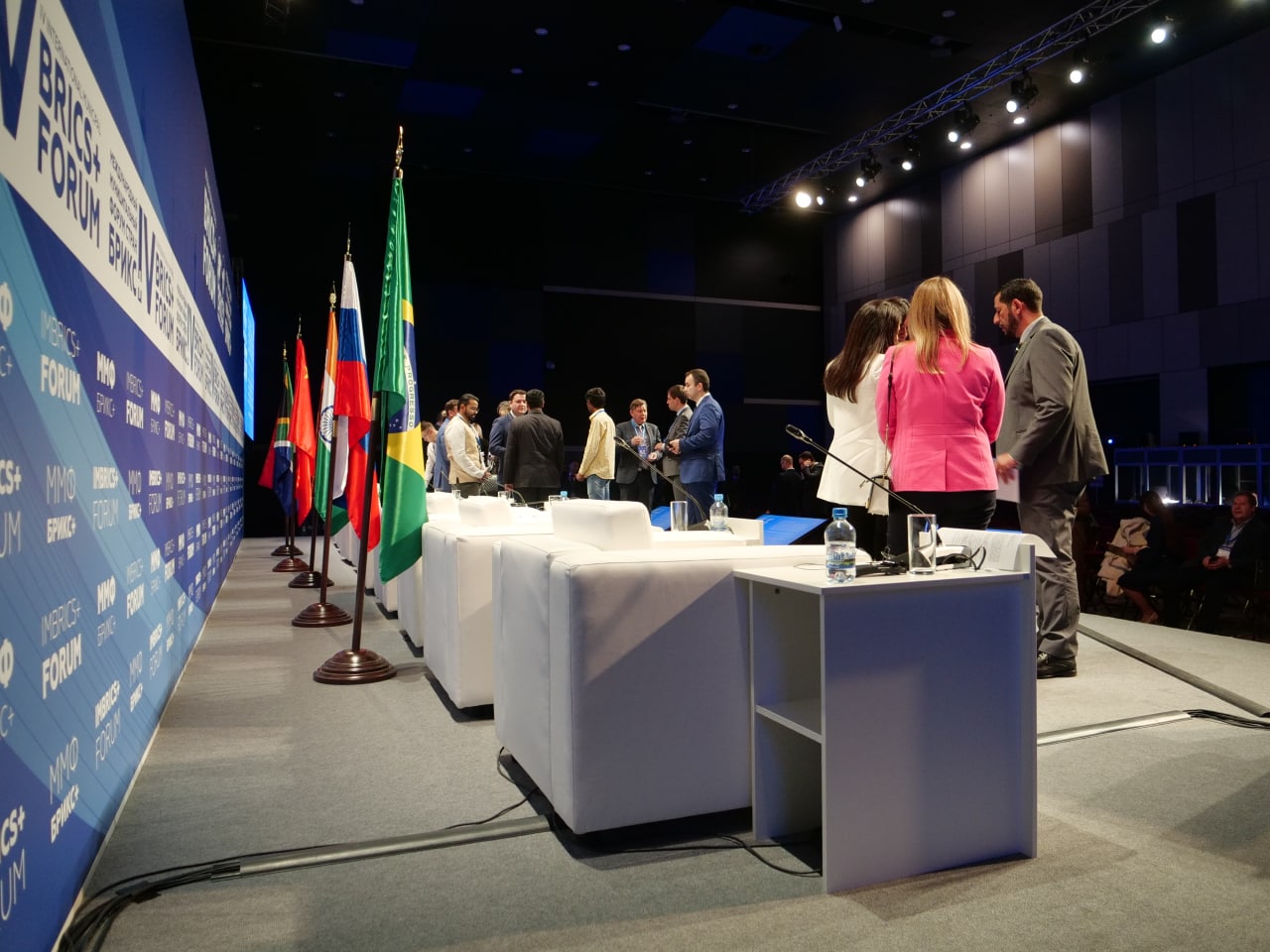 I Brics riuniti a San Pietroburgo sfidano il monopolio di Washington