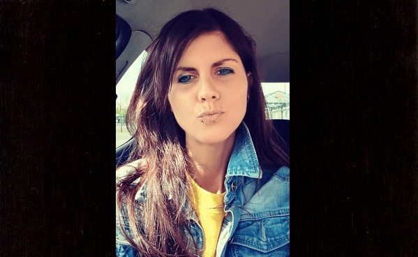 Una donna ungherese di 36 anni soffre di perdita di capelli, insufficienza digestiva e una miriade di altri effetti negativi post-Moderna per oltre un anno, si suicida