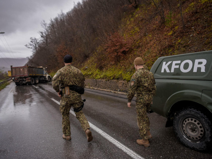 Kosovo, sale la tensione: esercitazioni Nato in continuita'