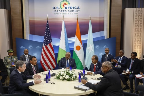 Il vertice dei leader USA-Africa apre con l'avvertimento che la Russia "destabilizza" il continente