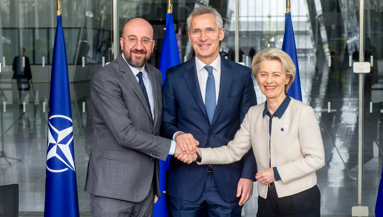 Storica dichiarazione congiunta UE-NATO: chi comanda davvero a Bruxelles?