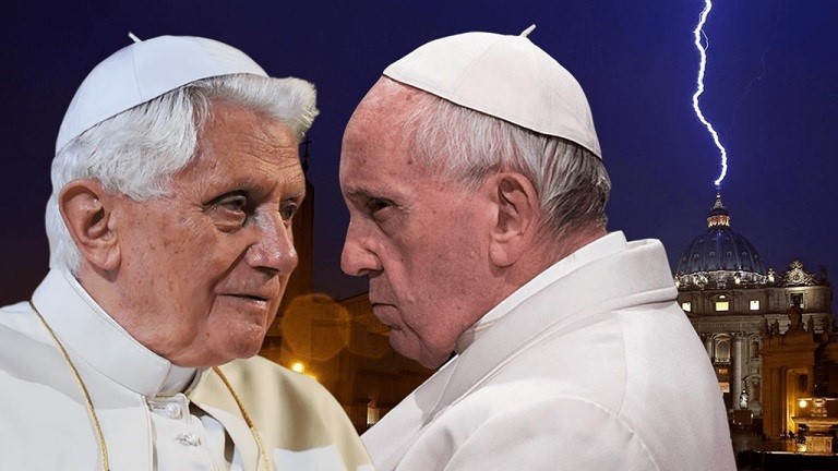 BENEDETTO XVI E IL MISTERO DI QUELLE STRANISSIME “DIMISSIONI”