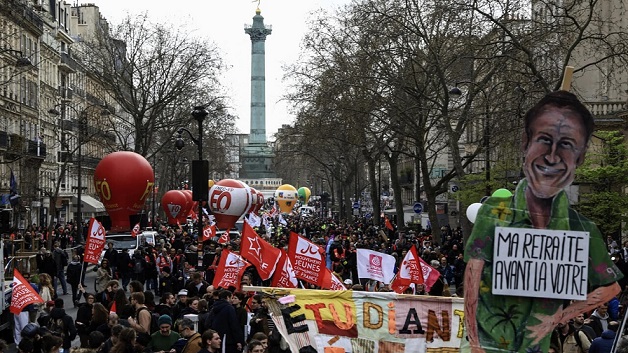 Scioperi in Francia: Exxon deve chiudere la raffineria di Port Jerome. Chi fornirà il carburante alla Francia?