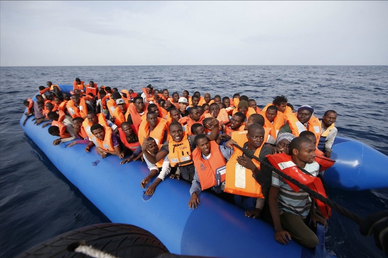 Nel DEF del governo si punta tutto sui migranti per ridurre il debito pubblico!