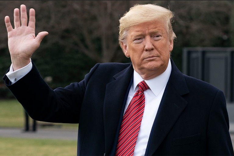 Trump: "Sono dei pazzi, gli Stati Uniti non possono andare in default, stampano i soldi"
