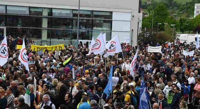 Manifestazione di Pesaro, gli studenti: "Così si spegne il dissenso"