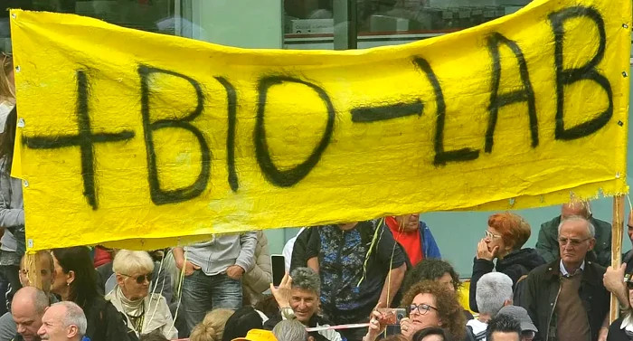 A Pesaro in migliaia per dire No al Biolaboratorio