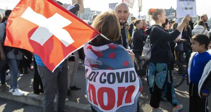 Anche gli svizzeri non si fidano più. E le lobby stravincono i referendum