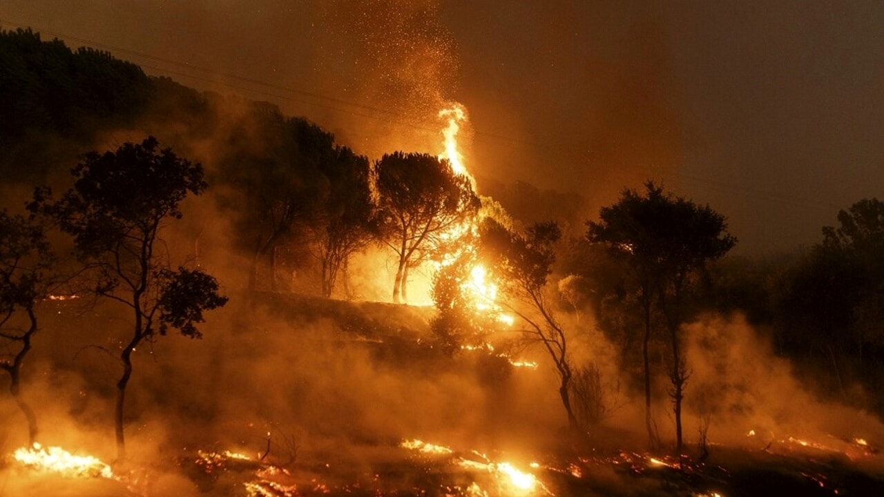 Il fuoco spazza via il Vecchio Mondo e arriva la Smart Island: Nulla sarà come prima
